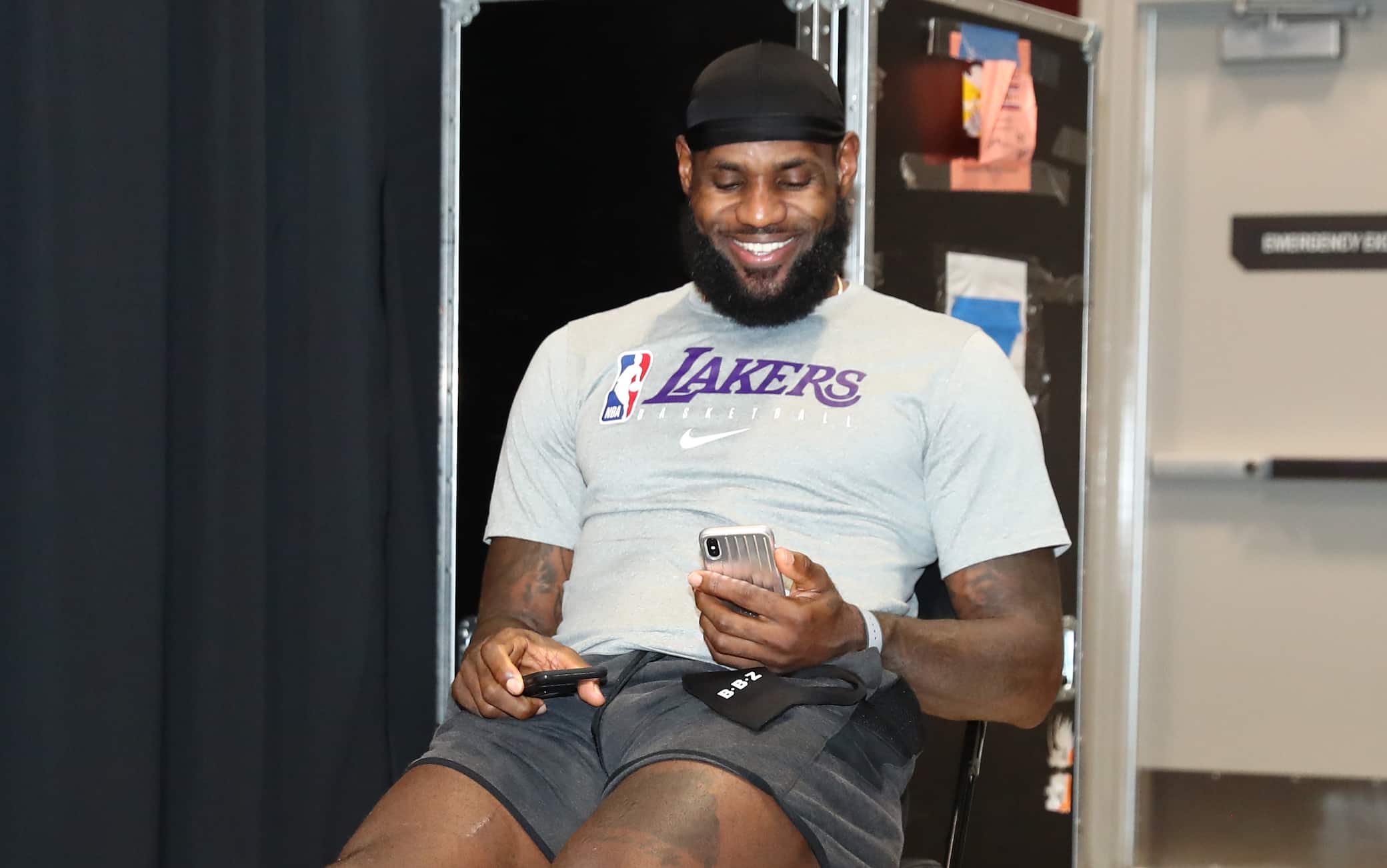 Mercato NBA, le squadre corteggiano LeBron James tramite note vocali
