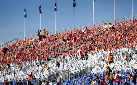 epa12339228 Spectators in the stands prior to the Formula One Dutch Grand Prix race at Zandvoort Circuit in Zandvoort, the Netherlands, 31 August 2025.  EPA/SEM VAN DER WAL
