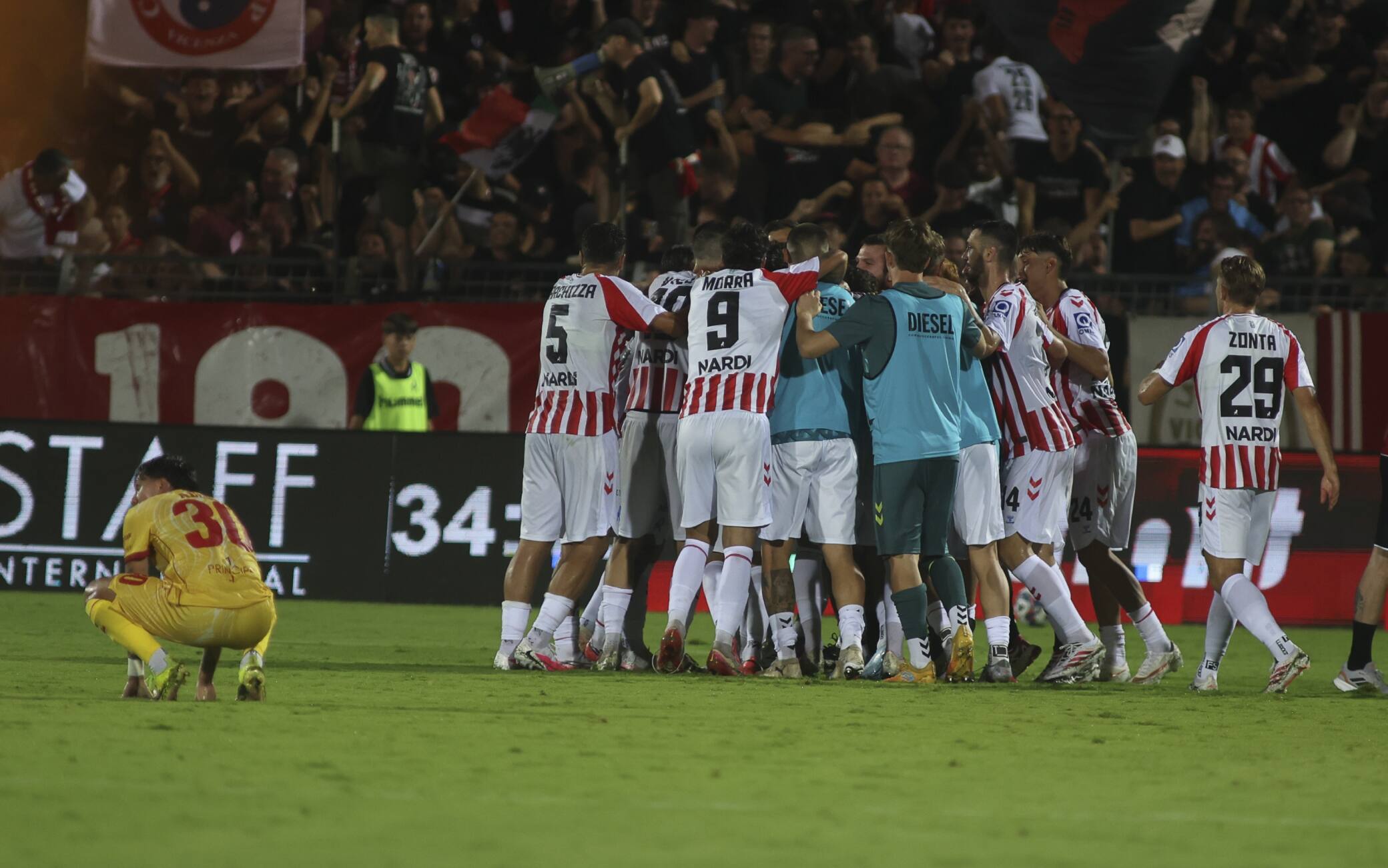 Serie B, Vicenza-Catanzaro 3-2: decide Morra all'89'