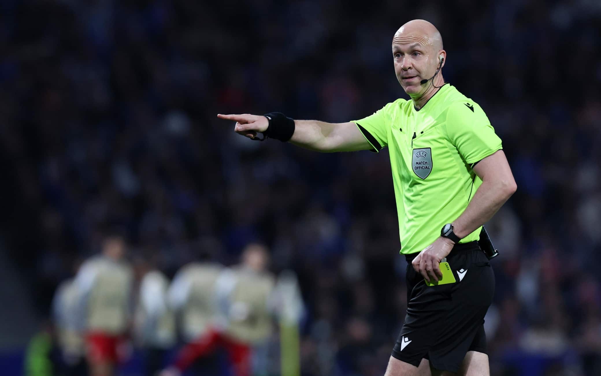 Anthony Taylor, l'arbitro inglese annuncia il ritiro dal calcio a 47 anni