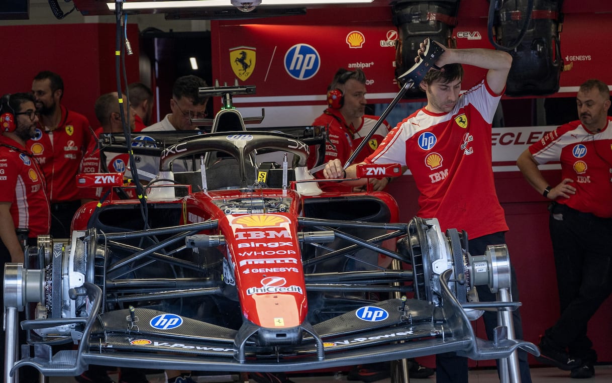 https://sport.sky.it/assets/images/c3e25208a5c4ee43eeb8b8386ce9a01136b2f930/skysport/it/motori/formula-1/video/2026/06/26/f1-gp-austria-ferrari-gene-commento-libere-video-1107850/ferrari_box-ipa.jpg?im=Resize,width=1218
