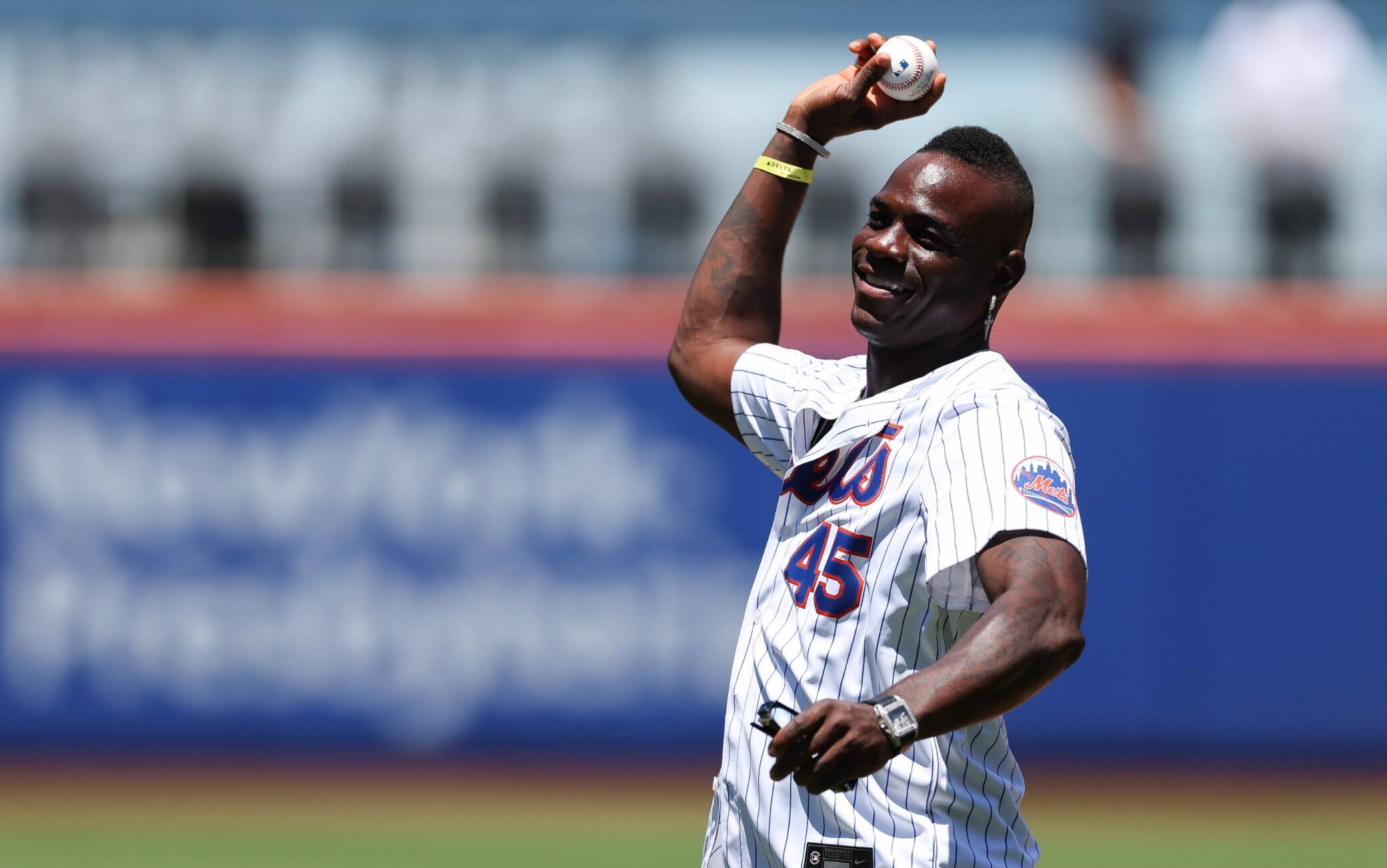 Mario Balotelli a New York per Mets-Cubs di Baseball: suo il lancio inaugurale del match