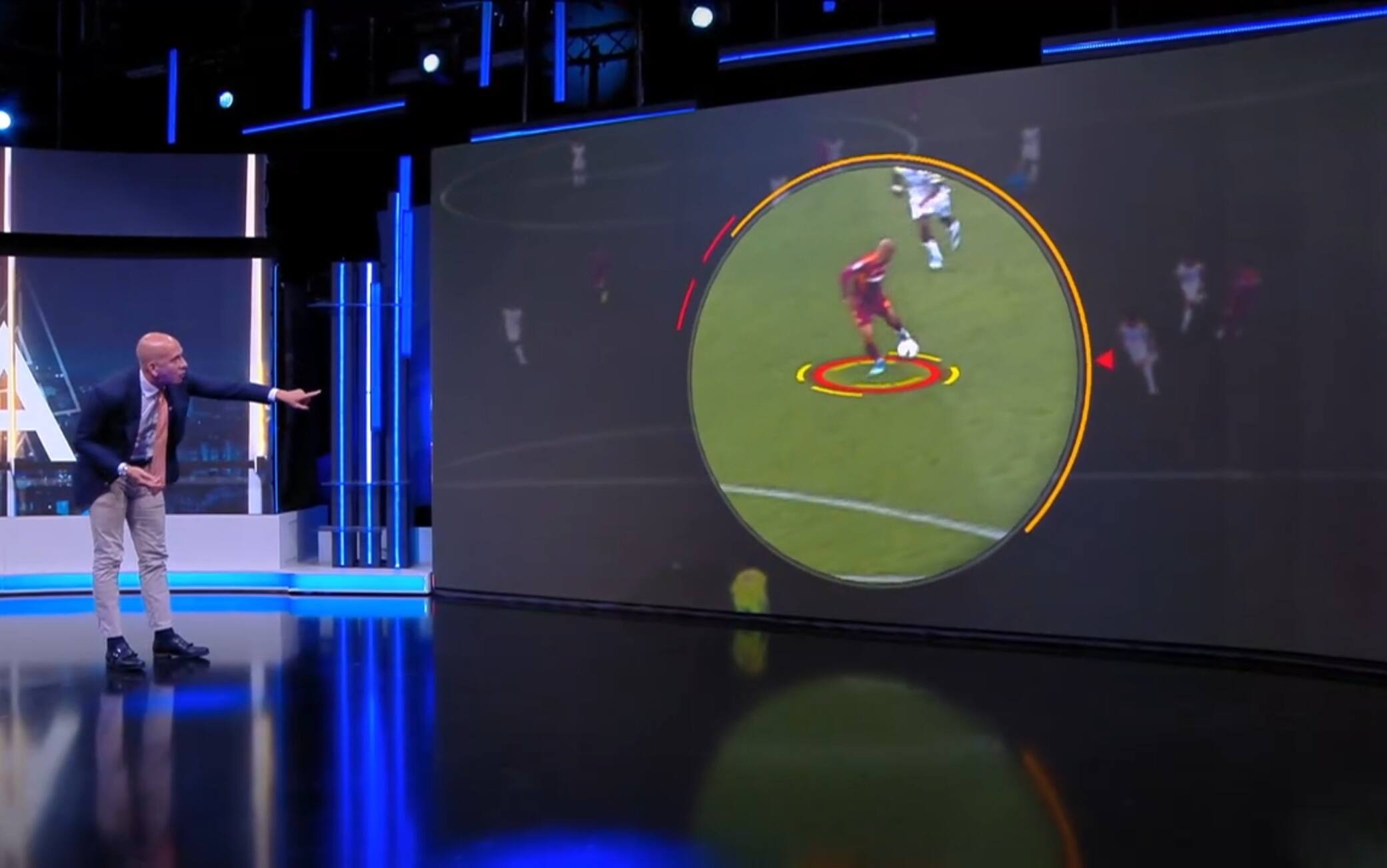 Roma ai piedi di Malen: "Controllo da Ronaldo il Fenomeno". VIDEO