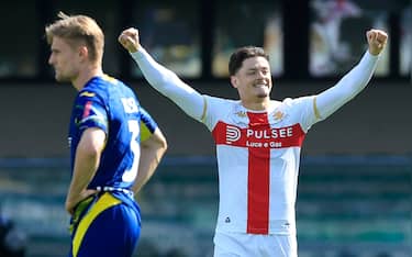 Vitinha-Ostigard, vince ancora il Genoa: Verona ko