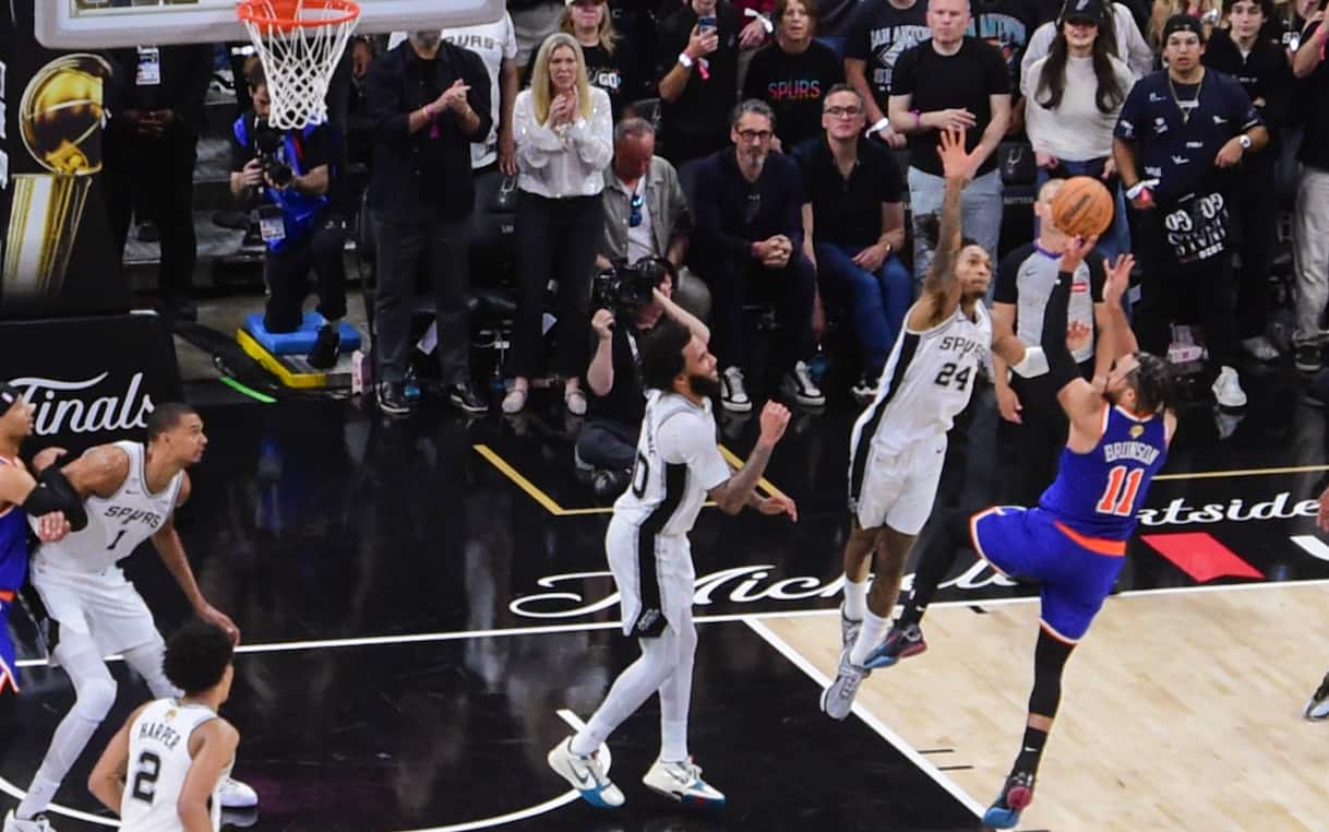 https://sport.sky.it/assets/images/c592cf948bcbed7ad12d12a521b1f3010b852b64/skysport/it/nba/video/2026/06/06/brunson-canestro-decisivo-spurs-knicks-nba-finals-1103384/Jalen_Brunson_Getty_New_York_Knicks.jpg?im=Resize,width=1218