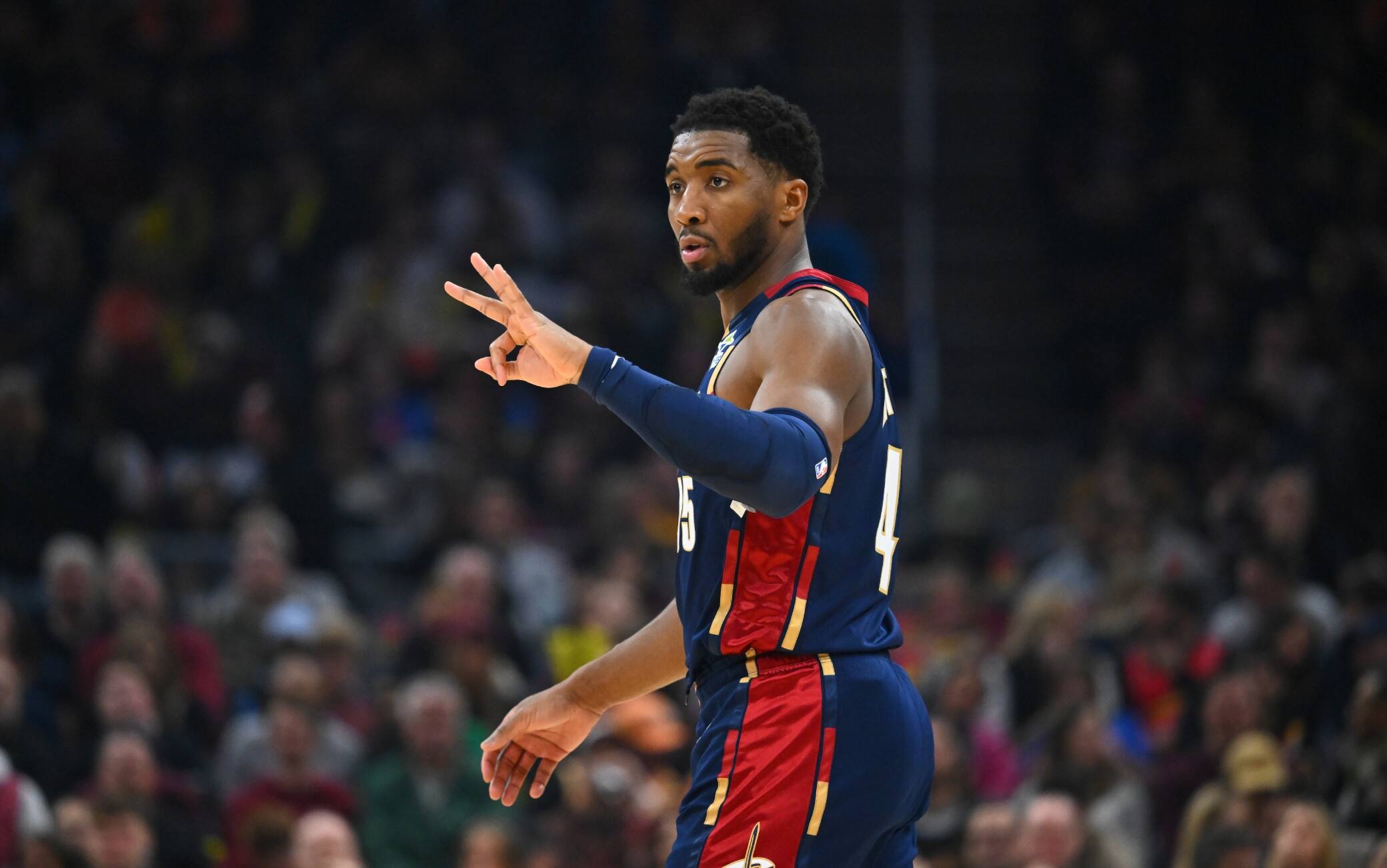 NBA, il crossover spezza-caviglie di Donovan Mitchell guida la top-5 della notte. VIDEO