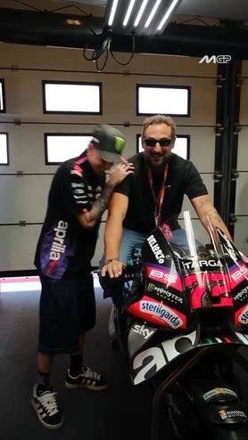 Belinelli sull'Aprilia, Bezzecchi: "Sembra una minimoto!"