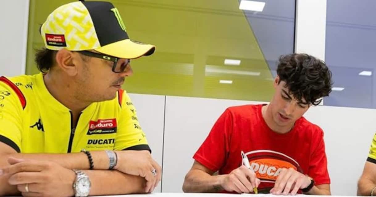 https://sport.sky.it/assets/images/c6c82b8b77f98d9952c157f84fb77b0a0f1fc866/skysport/it/motori/motogp/video/2026/08/28/vr46-aldeguer-morbidelli-salucci-intervista-1120375/salucci_aldeguer_vr46_firma_instagram_og.jpeg?im=Resize,width=1218
