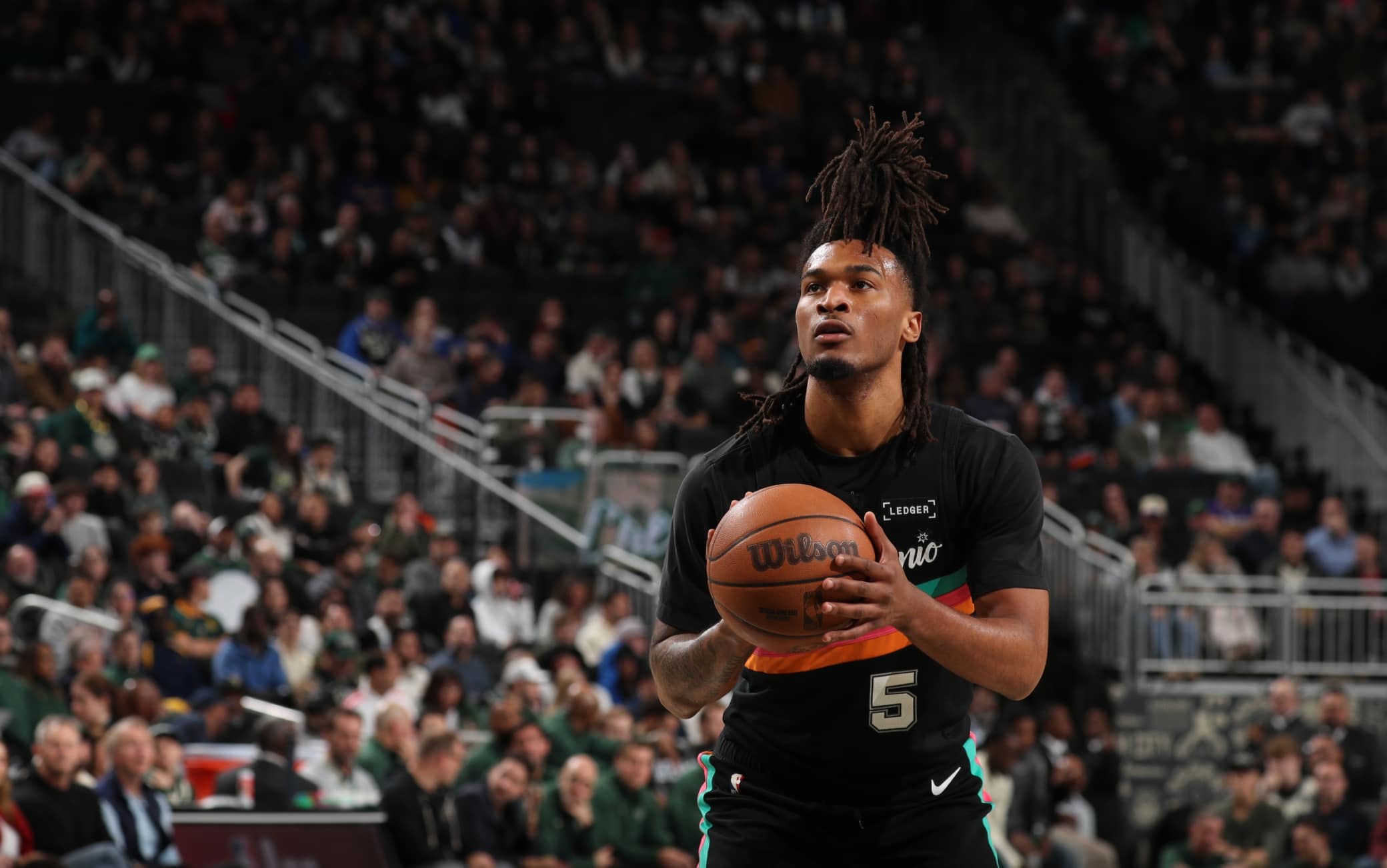 NBA, non solo Wemby: San Antonio vola con la tripla doppia di Castle a Milwaukee