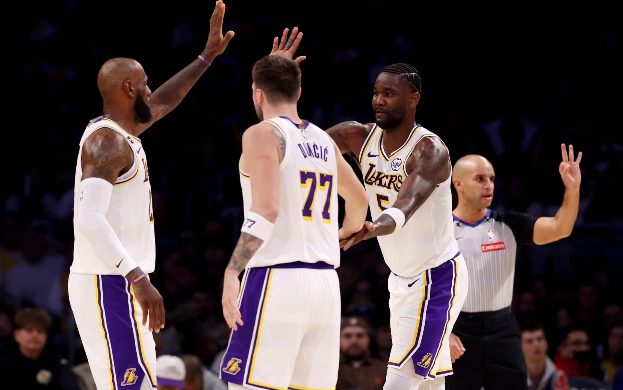 NBA, i risultati della notte: riscatto Lakers contro Toronto, Charlotte passa a Denver