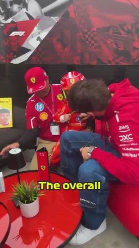 Leclerc e l'incontro con un suo piccolo tifoso a Suzuka