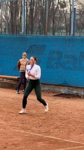 Kostyuk si allena a Kiev tra allarmi antiaerei