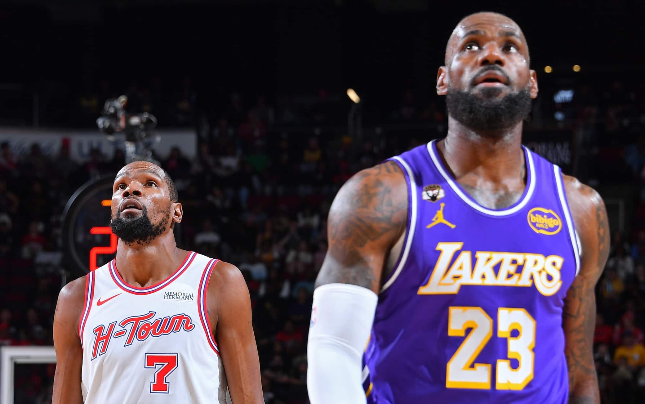 NBA, James e Durant avversari ai playoff dopo otto anni: una rivalità da record