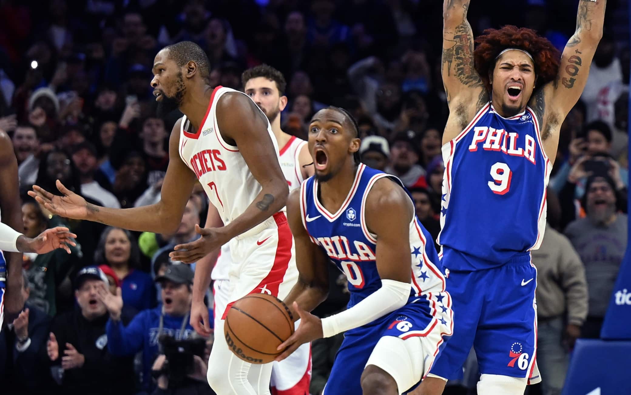 NBA, gli arbitri non vedono l'interferenza, Philadelphia vince lo stesso. VIDEO 