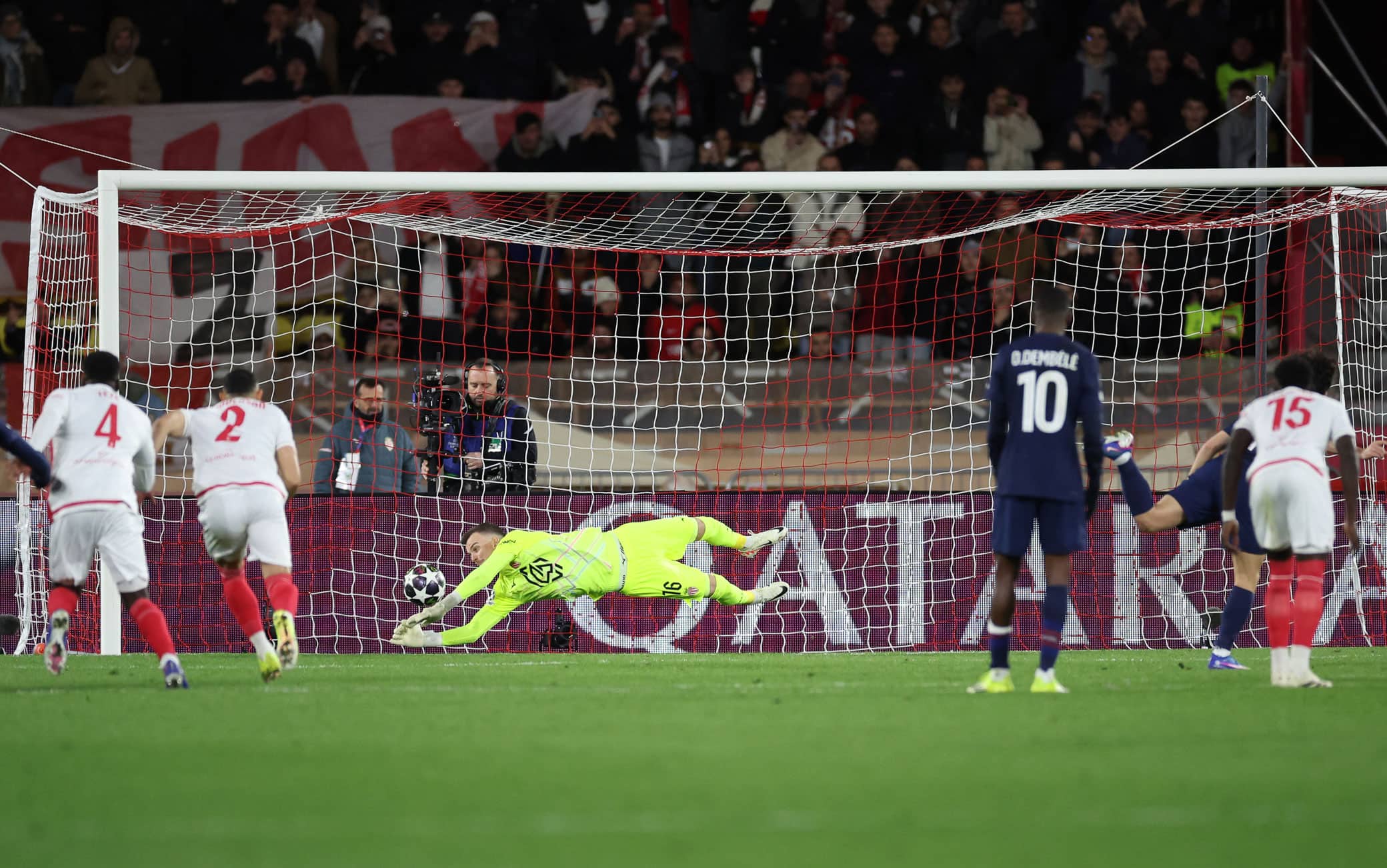 Monaco-Psg, il rigore di Vitinha parato da Kohn