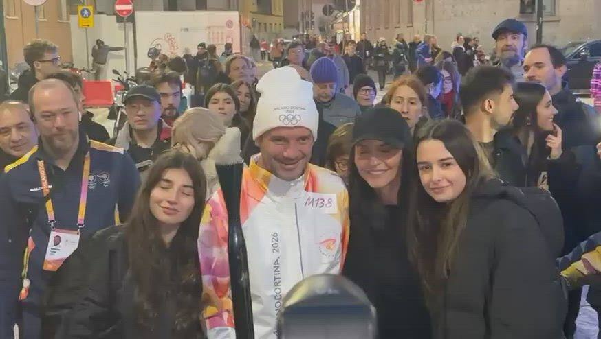 Chivu tedoforo: foto prima del tratto con la torcia olimpica