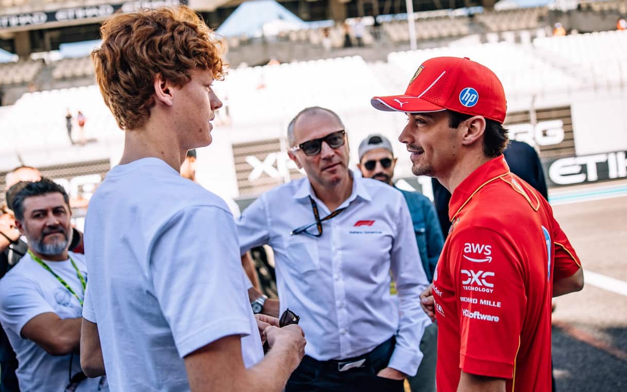 Sinner Racing F1, Sinner al circuito di Yas Marina: ad Abu Dhabi per l'ultimo GP ...