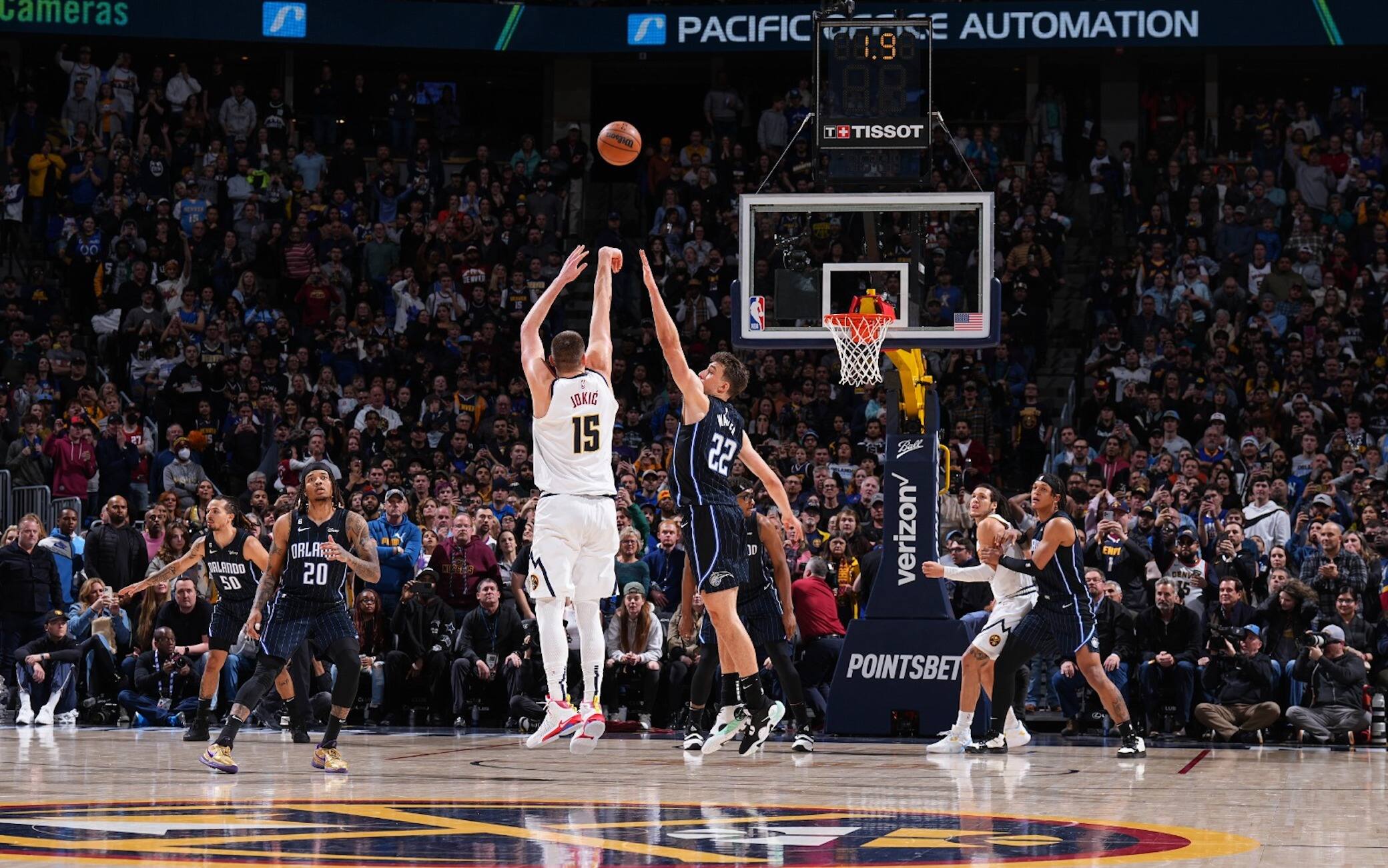 Il canestro della vittoria di Nikola Jokic