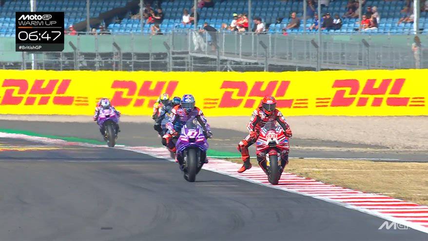 Marquez è carico: passa all'esterno Toprak a Silverstone