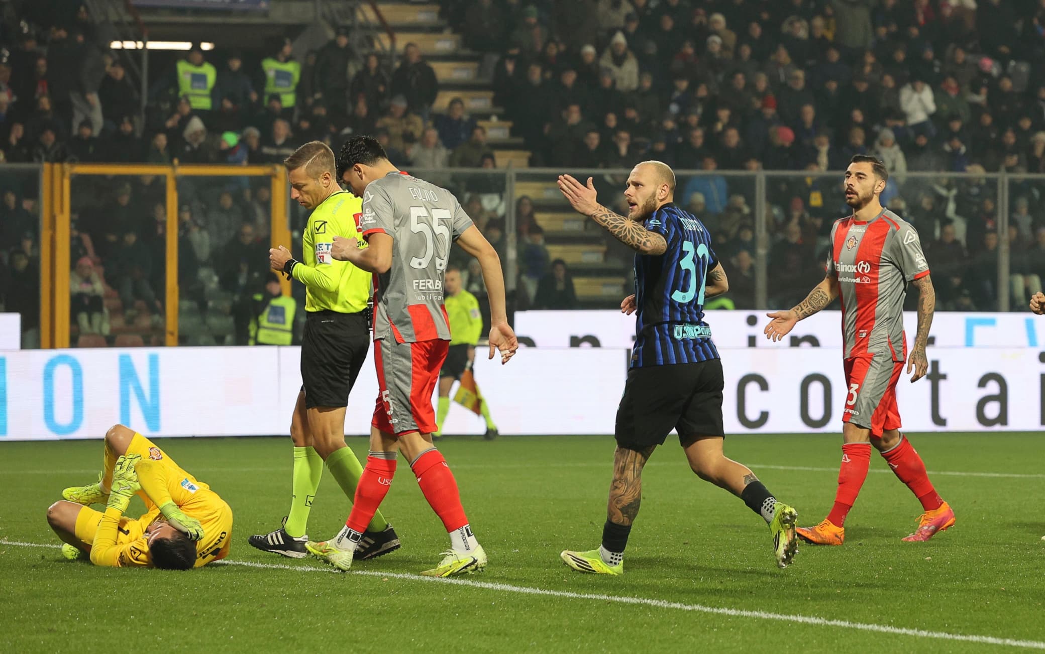 Petardo su Audero in Cremonese-Inter, Marotta: "Gesto insulso e antisportivo". VIDEO