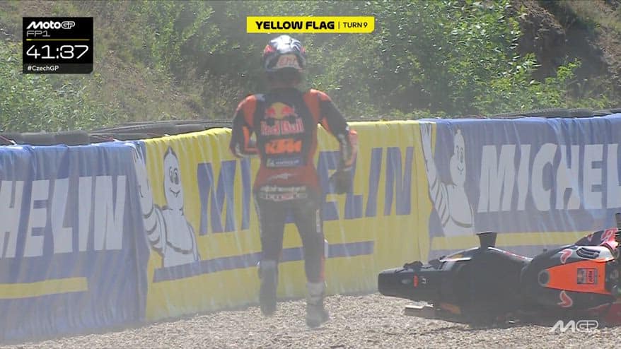 Problemi di grip a Brno: lungo Bez, Acosta e Vinales cadono