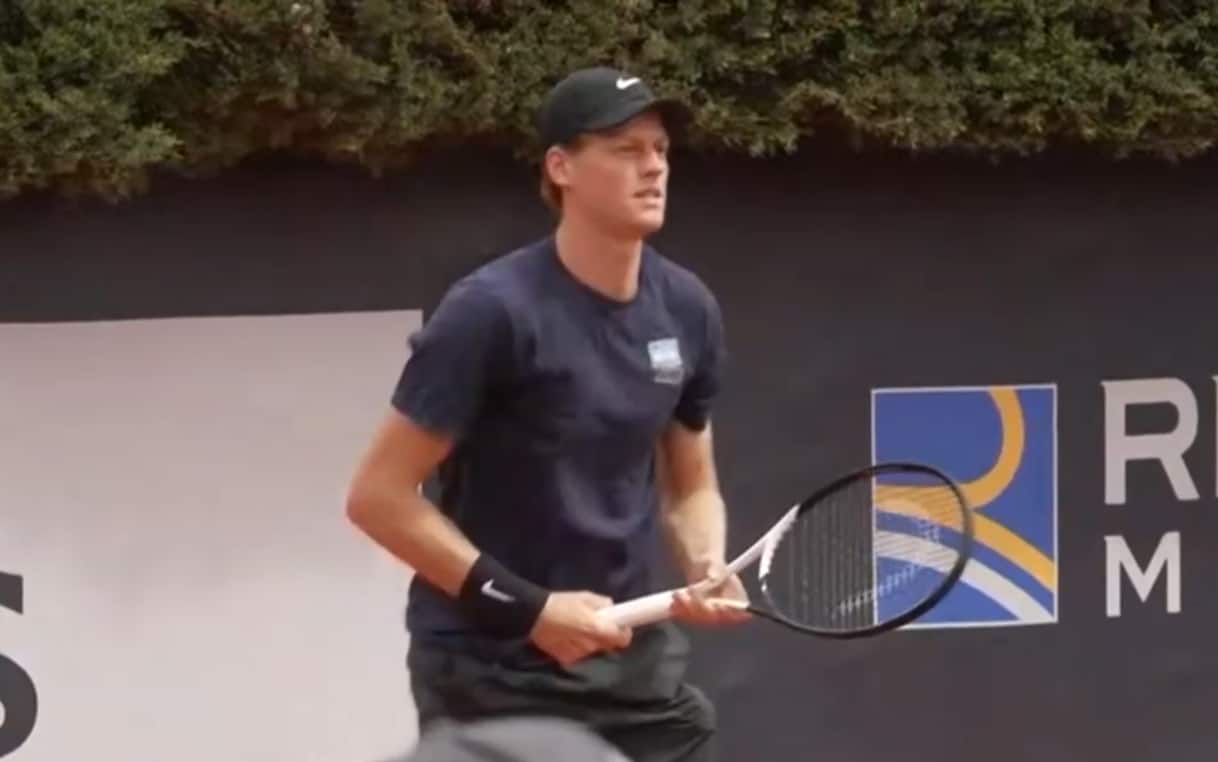 https://sport.sky.it/assets/images/cbfd7b537103d4d8b40e3a20e117a041f2915844/skysport/it/tennis/video/2026/05/11/sinner-warm-up-popyrin-internazionali-roma-2026-video-1097015/sinner_screen_1.jpg?im=Resize,width=1218