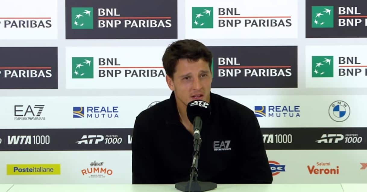 https://sport.sky.it/assets/images/cc99b095bfea119bd589f39914a22ad55a6ab204/skysport/it/tennis/video/2026/05/12/darderi-zverev-match-point-annullati-conferenza-video-1097428/og_screen_darderi_conferenza.jpg?im=Resize,width=1218