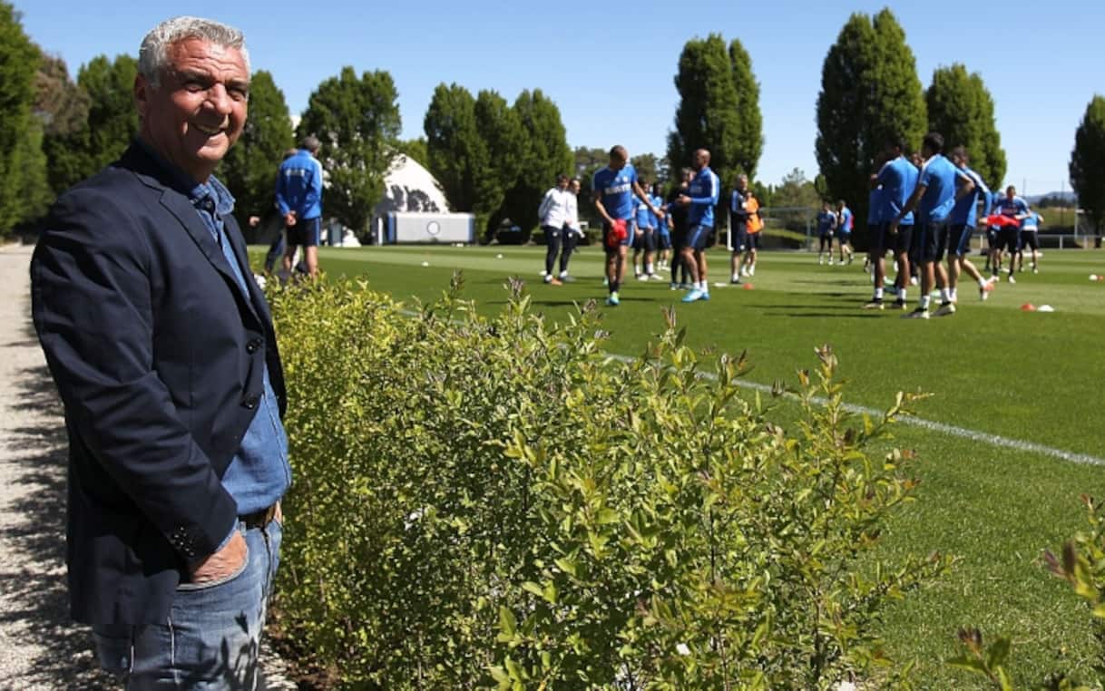 https://sport.sky.it/assets/images/cd0eb9d522b0219343f9488a5dde6315af6b8c1e/skysport/it/calcio/serie-a/video/2026/05/06/beccalossi-morto-ricordo-moratti-1095659/beccalossi_allenamento_inter_getty.jpg?im=Resize,width=1218