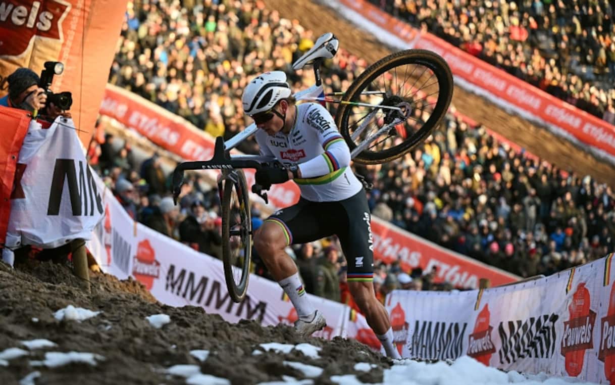 https://sport.sky.it/assets/images/cd2a2865875f6c7709510ef0833d74ccc387ce07/skysport/it/ciclismo/2026/01/04/van-der-poel-ciclocross-zonhoven-risultati-oggi/van_der_poel_ciclocross_getty.jpg?im=Resize,width=1218