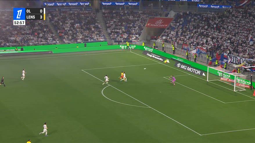 Il tocco di Thauvin del 4-0 del Lens a Lione è poesia