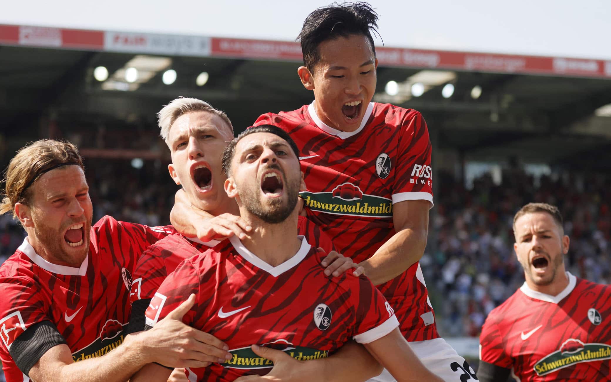 La festa di Vincenzo Grifo dopo il gol al Borussia Dortmund lo scorso agosto