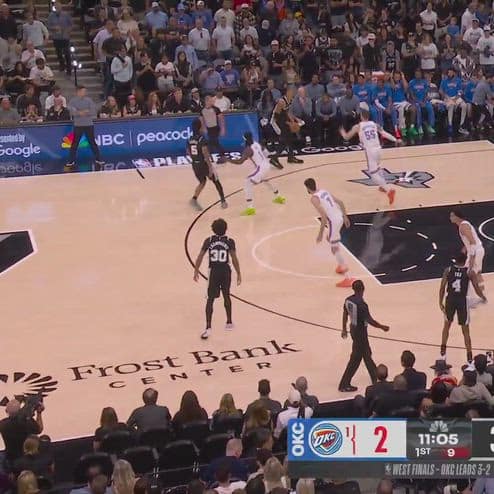 NBA, 28 punti e 10 rimbalzi di Victor Wembanyma contro OKC
