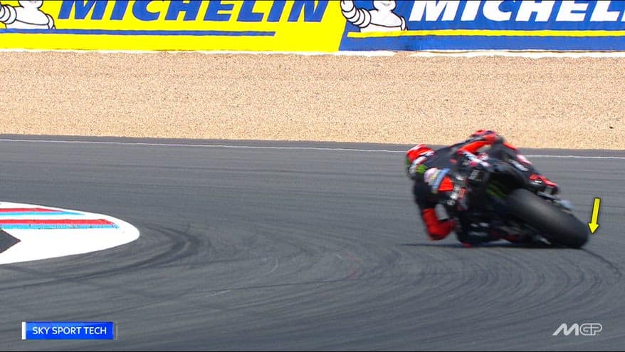Bezzecchi cade nella Sprint a Brno: l'analisi allo Sky Tech