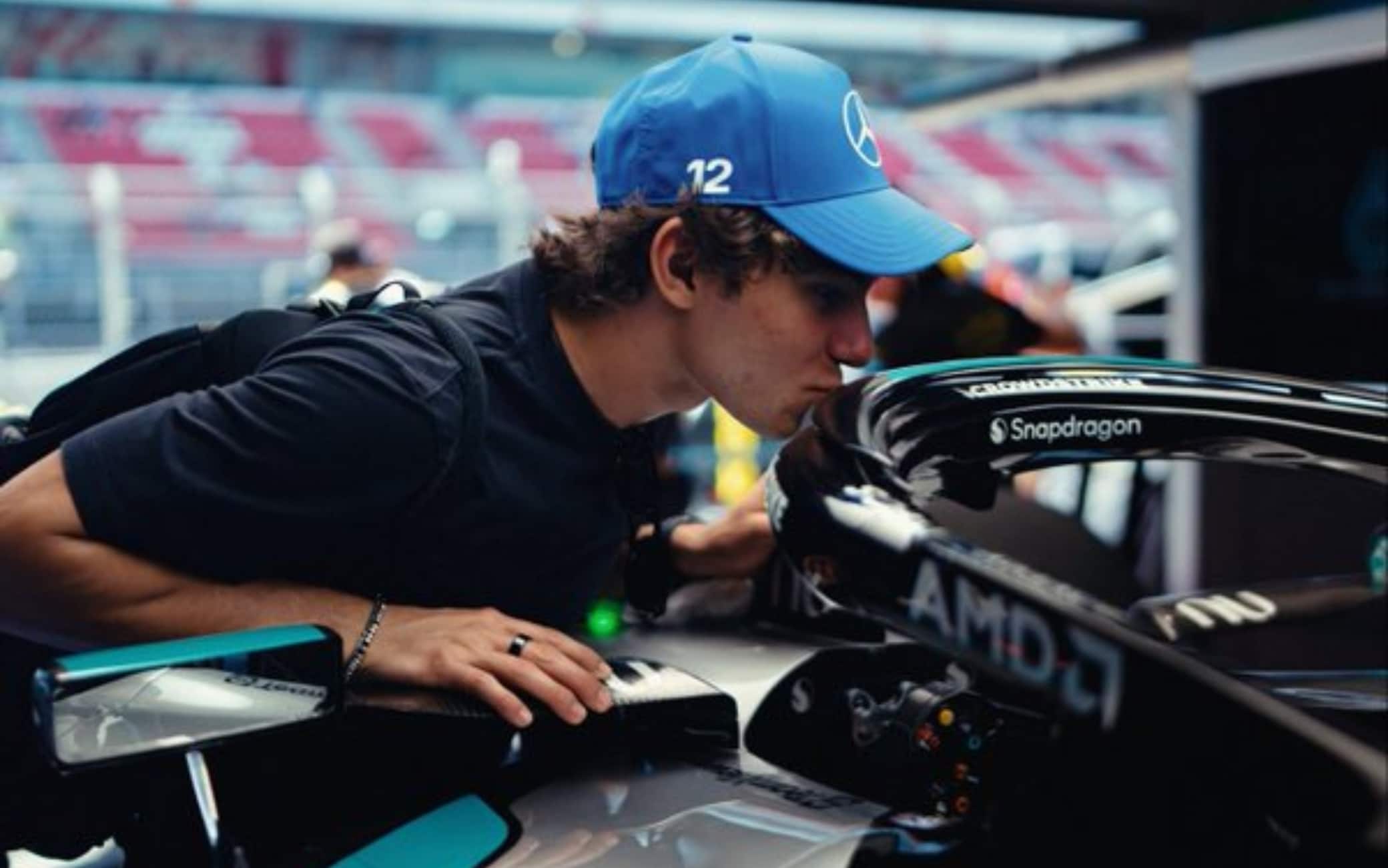 F1, Antonelli e la 'tradizione' del bacio alla sua Mercedes anche al GP Barcellona