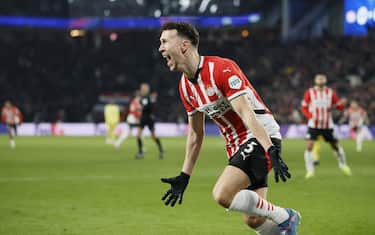 epa11908588 Ivan Perisic of PSV Eindhoven celebrates the 1-0 lead during the UEFA Champions League knockout phase play-offs 2nd leg soccer match between PSV Eindhoven and Juventus FC in Eindhoven, Netherlands, 19 February 2025.  EPA/KOEN VAN WEEL