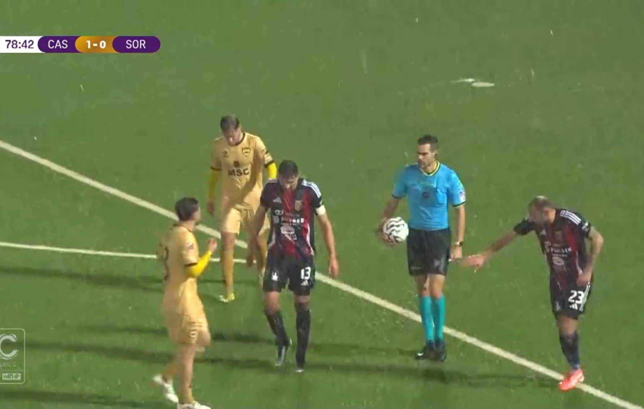 Casertana-Sorrento, notte folle in Serie C: match sospeso due volte per pioggia e blackout