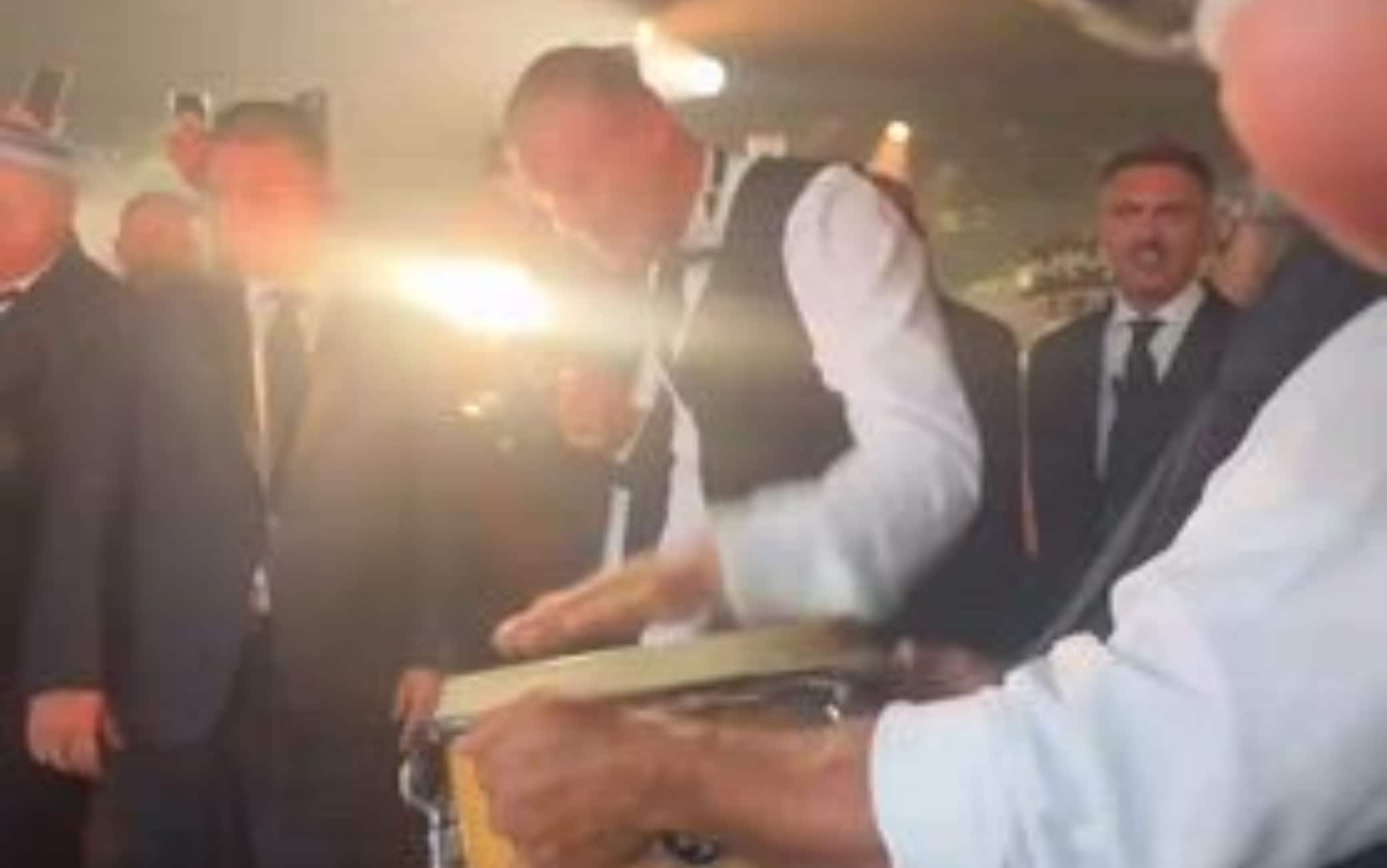 Haaland show al matrimonio di Donnarumma: guida la Viking Row con gli invitati
