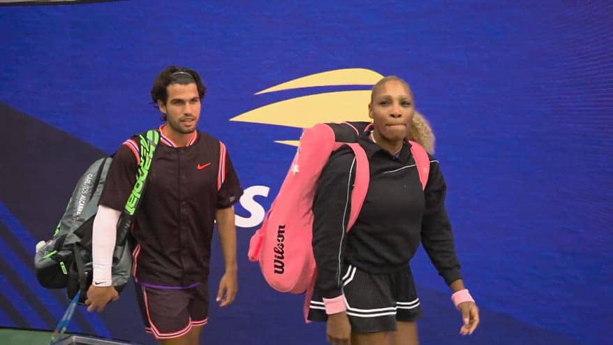 Alcaraz, il video dell'ingresso in campo con Serena Williams