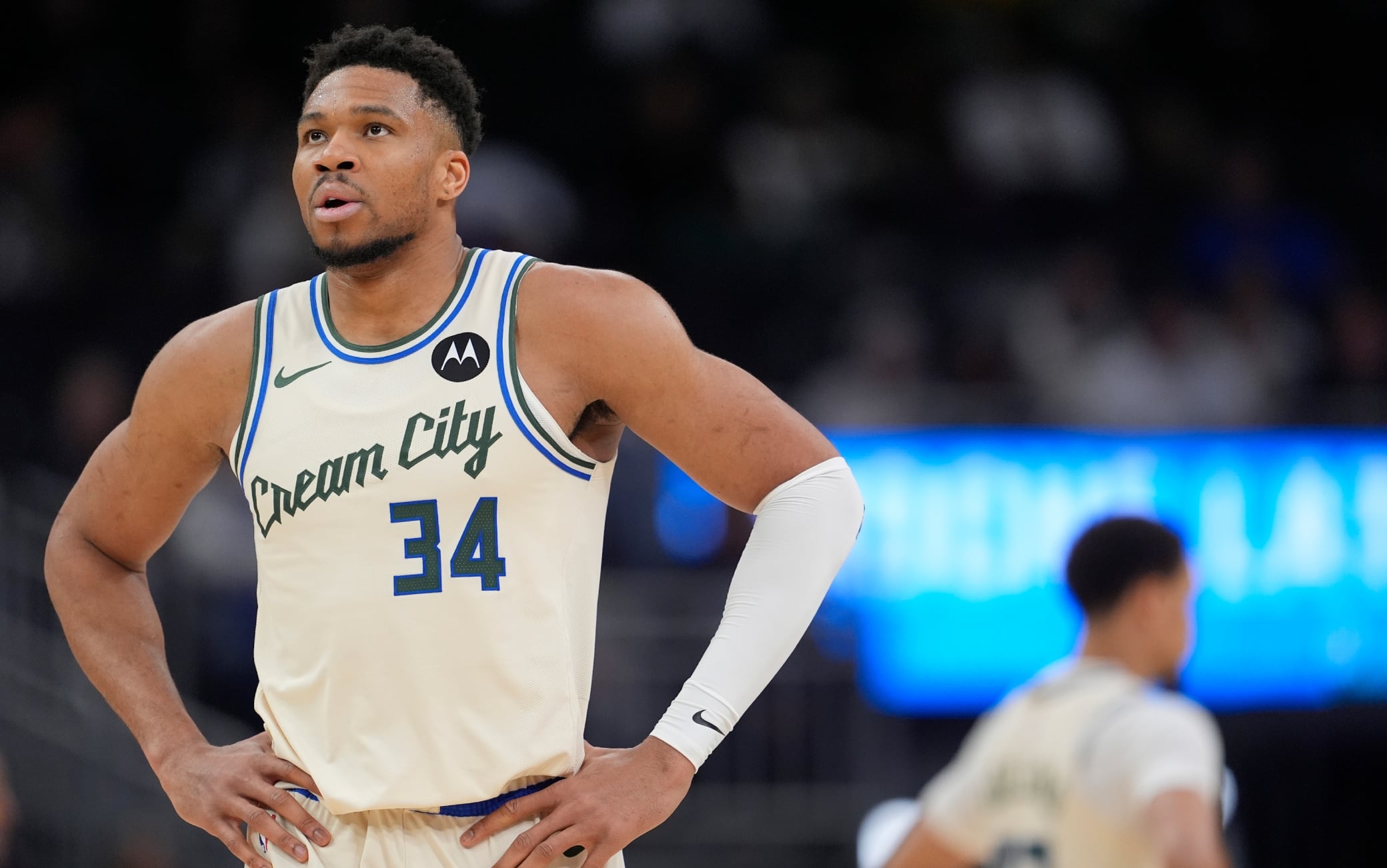  NBA, Milwaukee lo vorrebbe fermare fino a fine stagione: Giannis dice no e vuole giocare