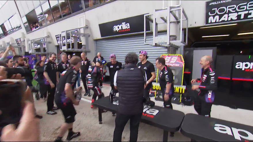 Aprilia, storica tripletta a Le Mans: la festa dopo la gara