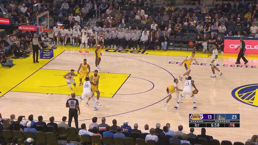 Preseason NBA, tripla impossibile alla Curry di Steph Curry