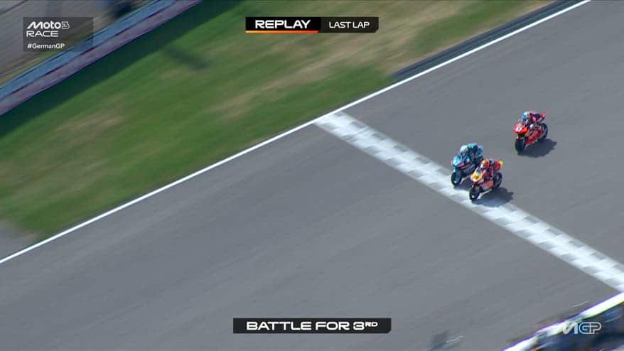 Moto3, Bertelle chiude terzo al fotofinish: l'ultimo giro