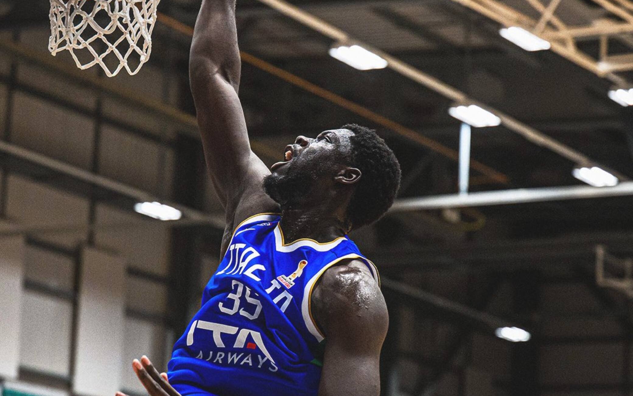Grande ItalBasket a Newcastle: tutti la toccano, Diouf segna col fallo. VIDEO
