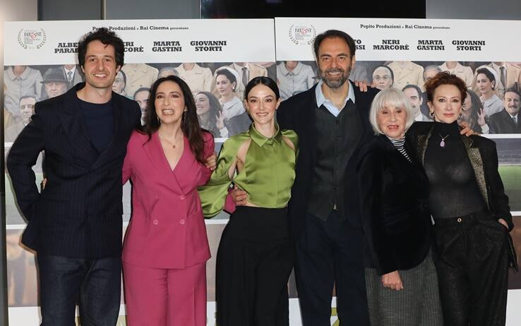 Il cast di 'Zamora', film di Neri Marcorè