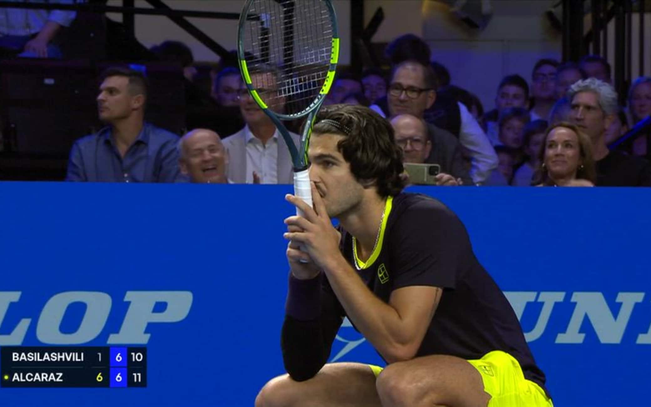 Atp Vienna: Alcaraz supera Basilashvili nonostante un clamoroso errore