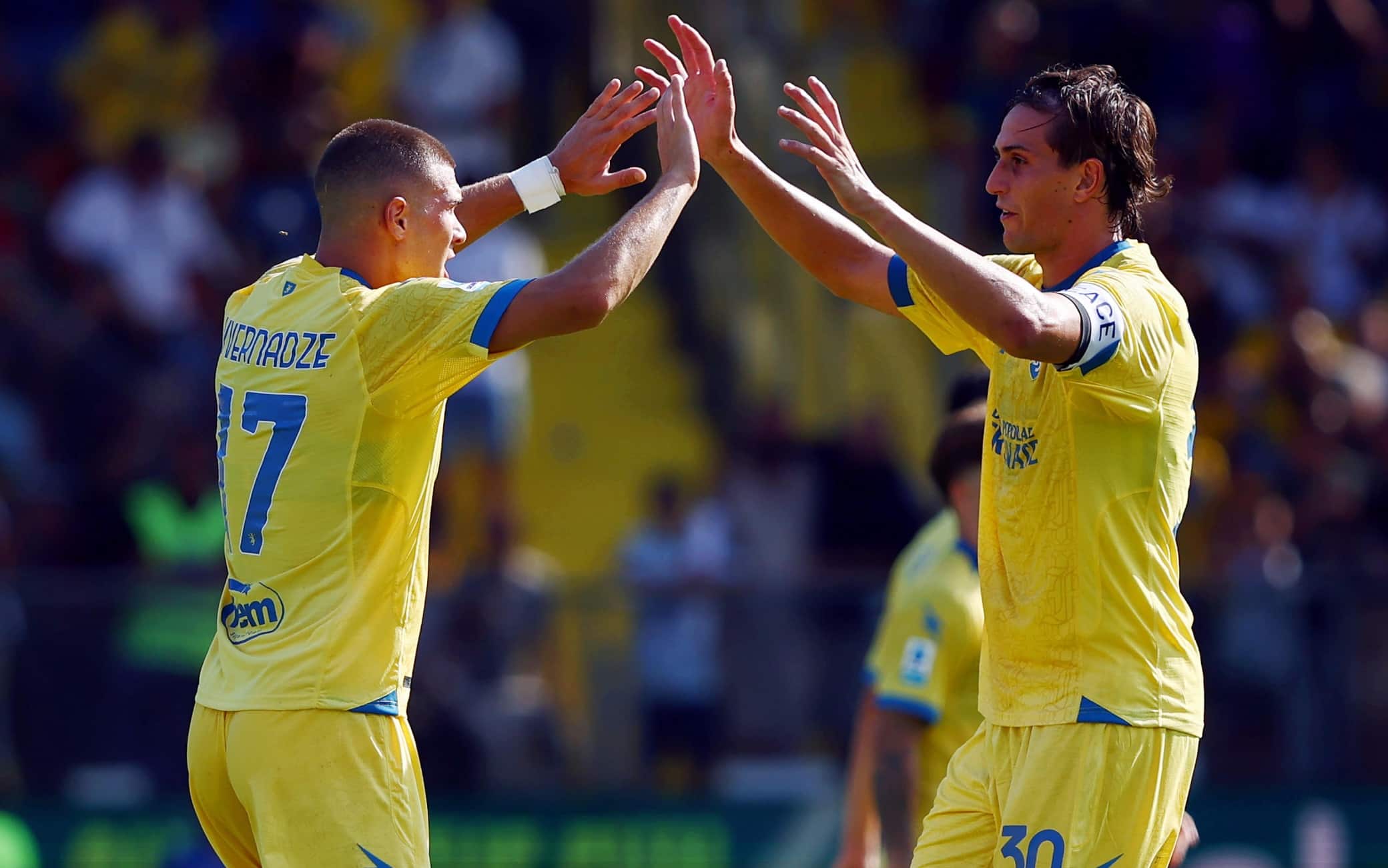 Frosinone-Como 2-0, gol e highlights: decidono Calò e Kvernadze, primo ko per Fabregas