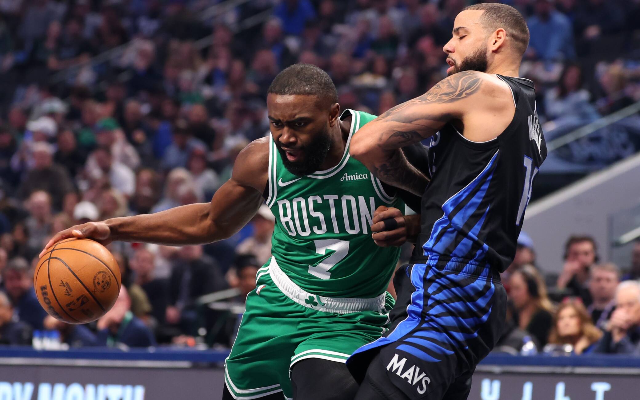 NBA, Jaylen Brown si inserisce nella corsa all'MVP: 33 punti anche a Dallas e Boston vola