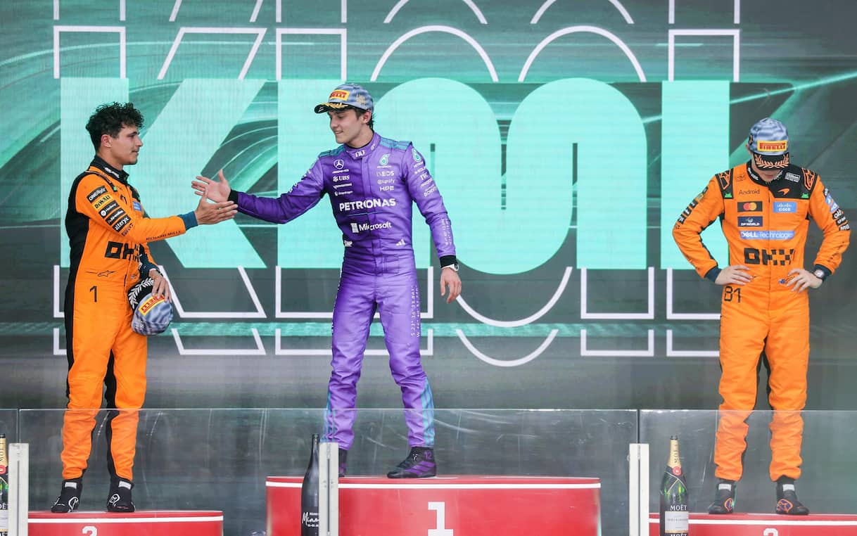 https://sport.sky.it/assets/images/d6ce44a880617c9cae4cf240fdbbf7fa57e8d890/skysport/it/motori/formula-1/video/2026/05/03/f1-gp-miami-piria-commento-video-1094950/podio_miami-ansa.jpg?im=Resize,width=1218