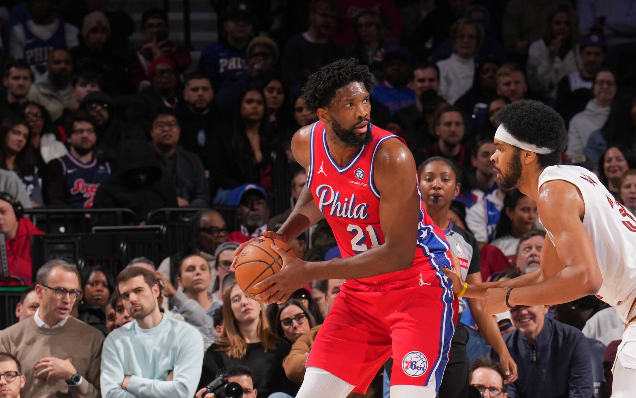 NBA, Philadelphia si aggrappa a un Embiid: 33 punti in 33 minuti, ma vincono ancora i Cavs