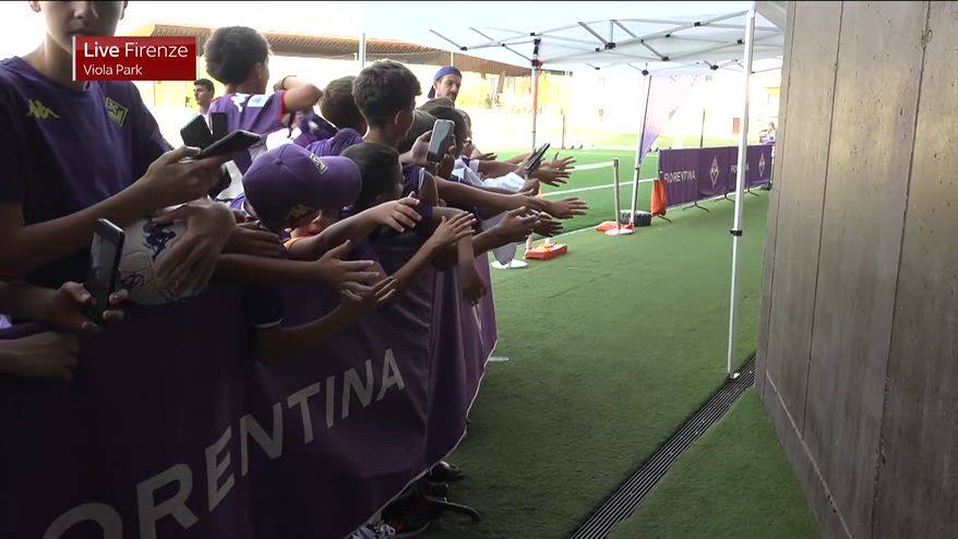 Fiorentina, entusiasmo dei tifosi al raduno: attesa per Atta